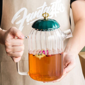 factory directly creative embossed stripe clear crystal glass pitcher with filter lid (复制)